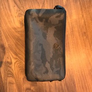 Lululemon double zip pouch.